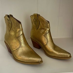 Butrich Gold Boots
